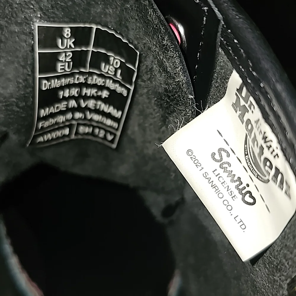 Dr. Martens X Hello Kitty & Friends Boots - Picture 14 of 16